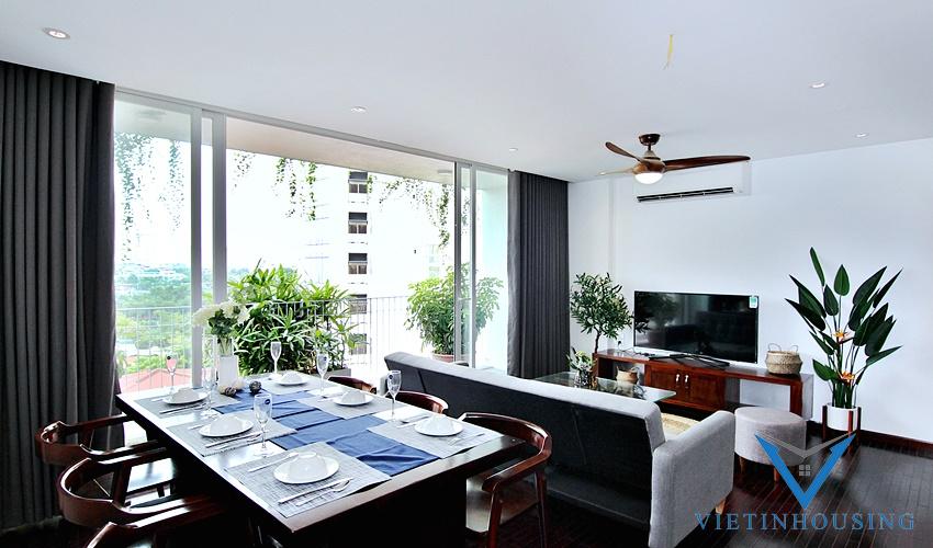 Stunning lake view three bedrooms apartment for rent on Au Co street, Tay Ho