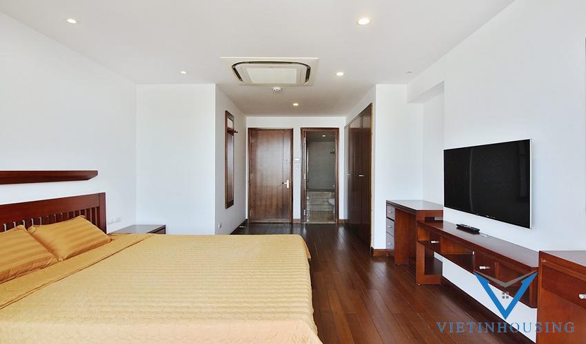 A 4 bedroom apartment with stunning lake view on Xuan dieu, Tay ho, Ha noi