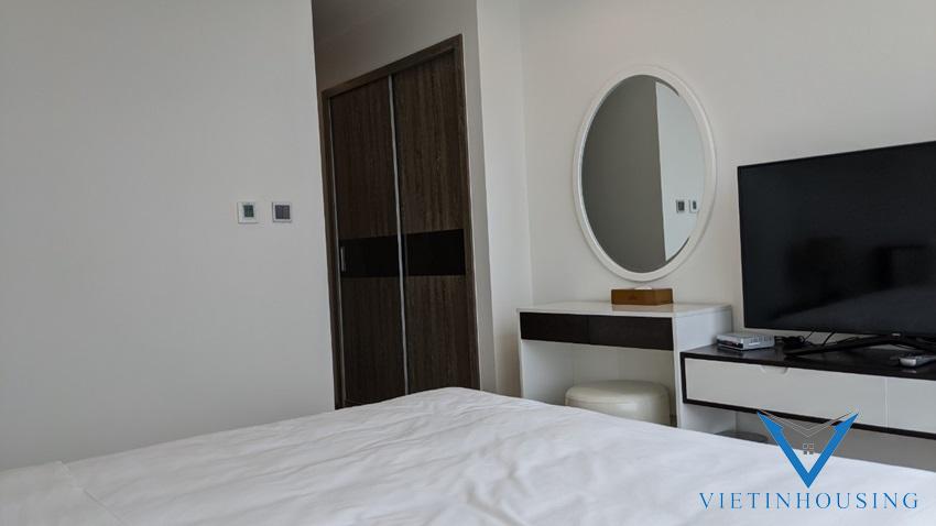 A blissful 2 bedroom apartment for rent in Vinhomes Metropolis, Ba Dinh