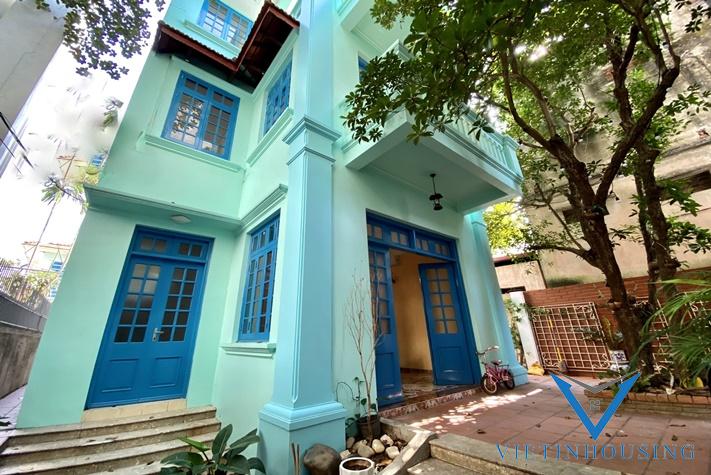 Green 3 beds house with front-yard for rent in Tu Hoa area, Tay Ho