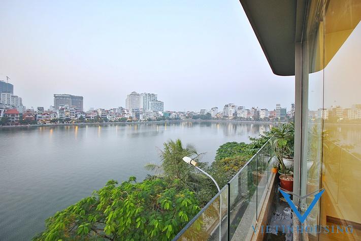 Lake view 2 beds apartment for rent in Tu Hoa street, Tay Ho