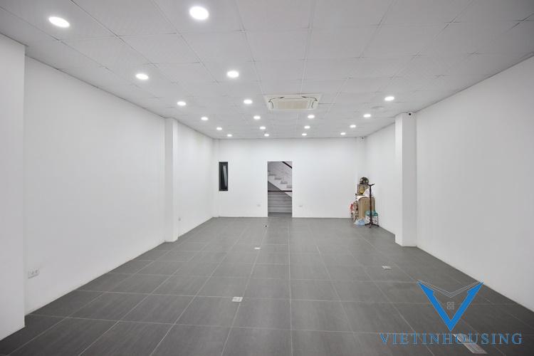 An office for rent in Xuan Dieu street, Tay Ho