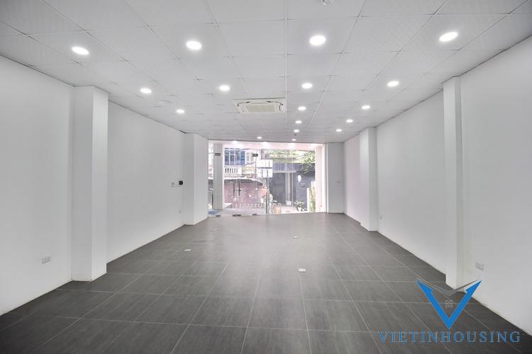 An office for rent in Xuan Dieu street, Tay Ho