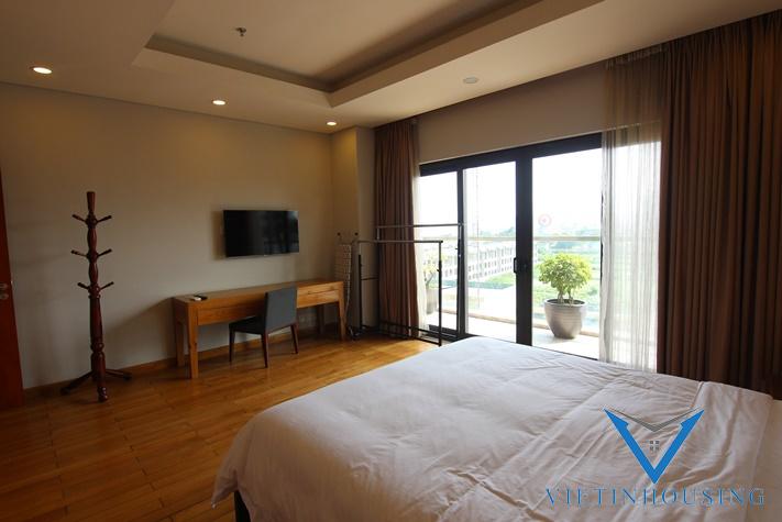 One big bedroom with natural light for rent in Tay Ho Distr