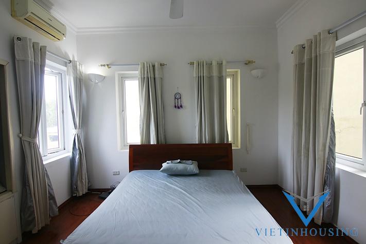 Old style apartment with natural light in Tu Hoa st for rent