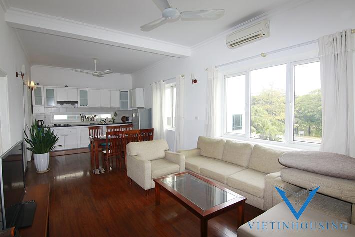 Old style apartment with natural light in Tu Hoa st for rent 