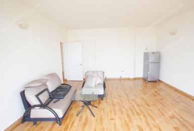 High quality apartment with balcony for lease in Tay Ho area, Ha noi