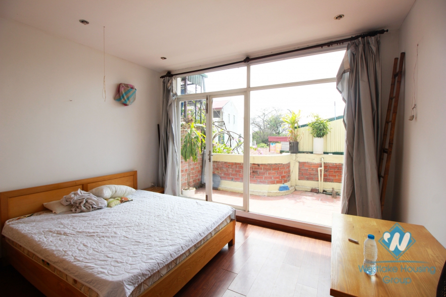 Nice and cheap apartment for rent near Van Mieu, Ba Dinh, Hanoi