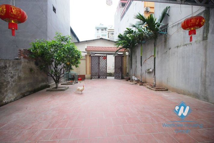 Unfurnished house with big yard for rent in Ba Dinh district, Ha Noi