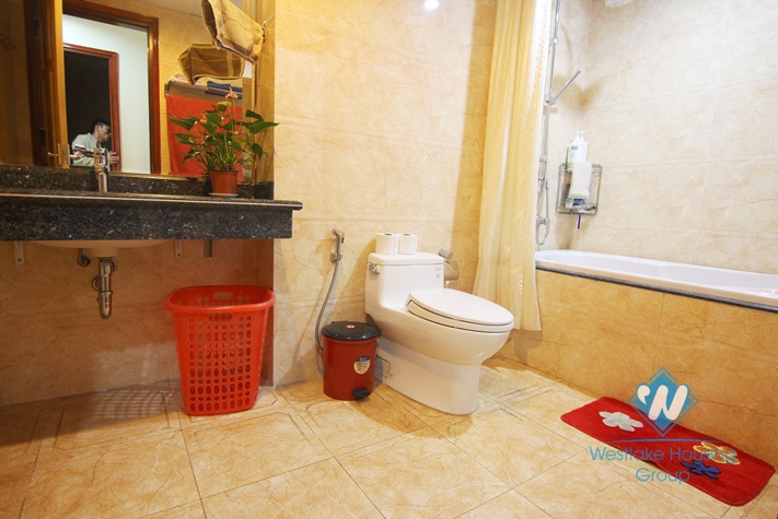 A brightly 2 bedroom apartment for rent in Ba dinh, Ha noi