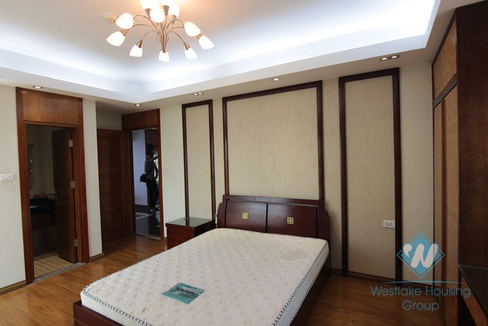Beautiful and spacious apartment for rent on Doi Can street