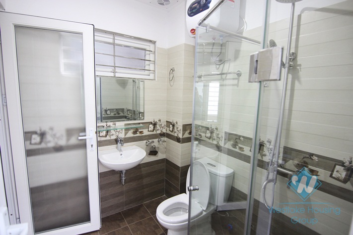 Two bedrooms apartment with cheap price for rent in Ba Dinh