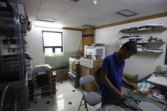 45sqm office for lease in Ba Dinh district, hot deal: 10USD/m2