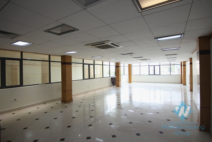 100m2 for office leasing in Ba Dinh district, hot deal: 10USD per sqm 