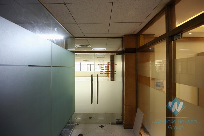 100m2 for office leasing in Ba Dinh district, hot deal: 10USD per sqm 
