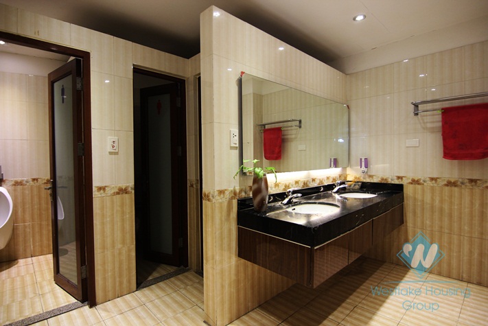 100m2 for office leasing in Ba Dinh district, hot deal: 10USD per sqm 