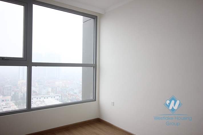 Unfurnished and bright apartment for rent in Vinhome Garden-My Dinh area 