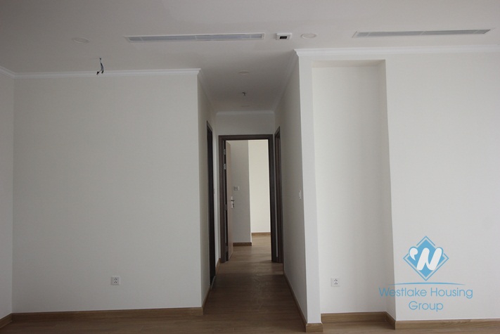 Unfurnished and bright apartment for rent in Vinhome Garden-My Dinh area 