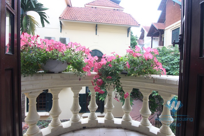 House for rent in Tay Ho alley with small yard large terrace