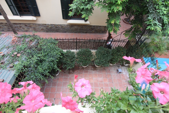 House for rent in Tay Ho alley with small yard large terrace