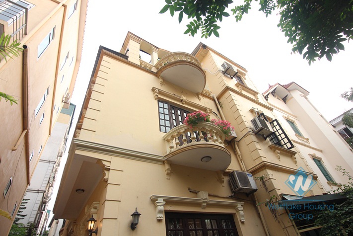 House for rent in Tay Ho alley with small yard large terrace