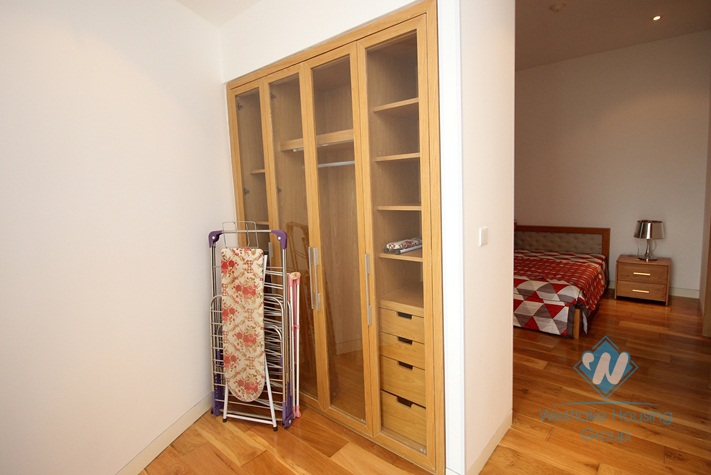 Bright and spacious apartment in IPH building for rent 