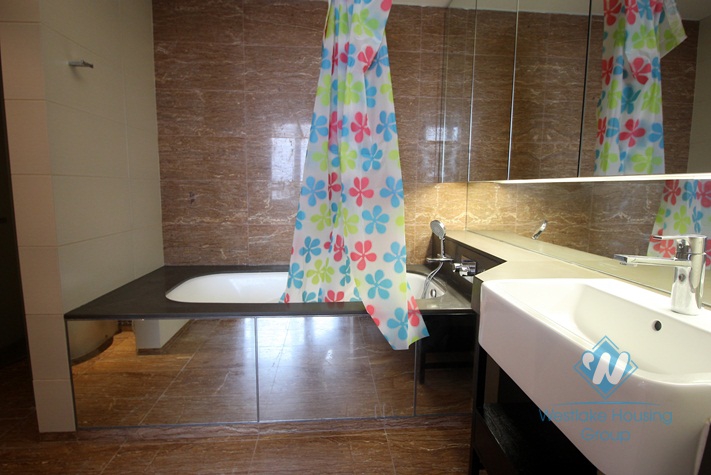 Bright and spacious apartment in IPH building for rent 