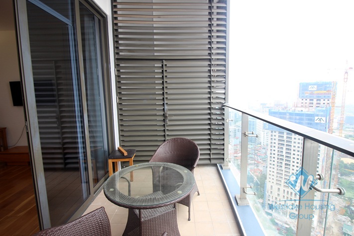 Bright and spacious apartment in IPH building for rent 
