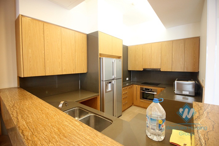 Bright and spacious apartment in IPH building for rent 