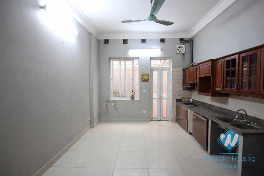 Spacious building for leasing office in Ba Dinh, Hanoi