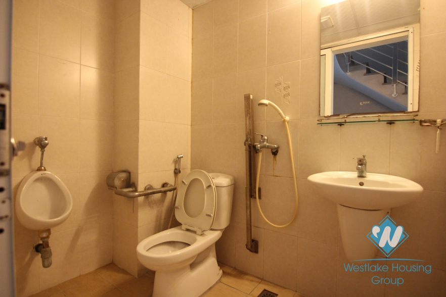 Spacious building for leasing office in Ba Dinh, Hanoi