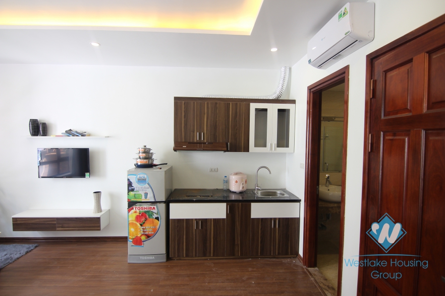 Studio with more natural light for rent in Cau Giay district.