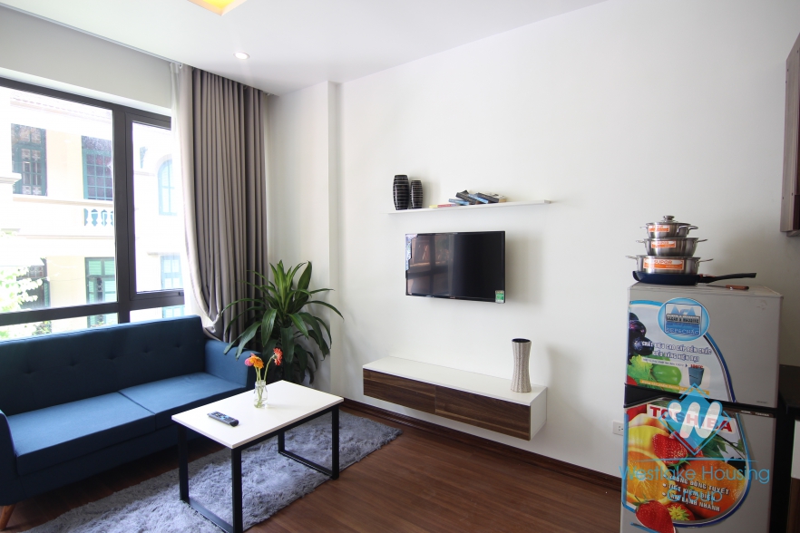 Studio with more natural light for rent in Cau Giay district.