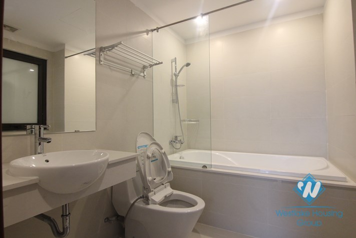 Clean and new apartment for rent in Ba Dinh district, Near Lotte building