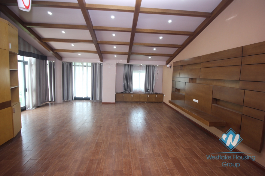 Unfurnished house for rent in Cau Giay district, Ha Noi