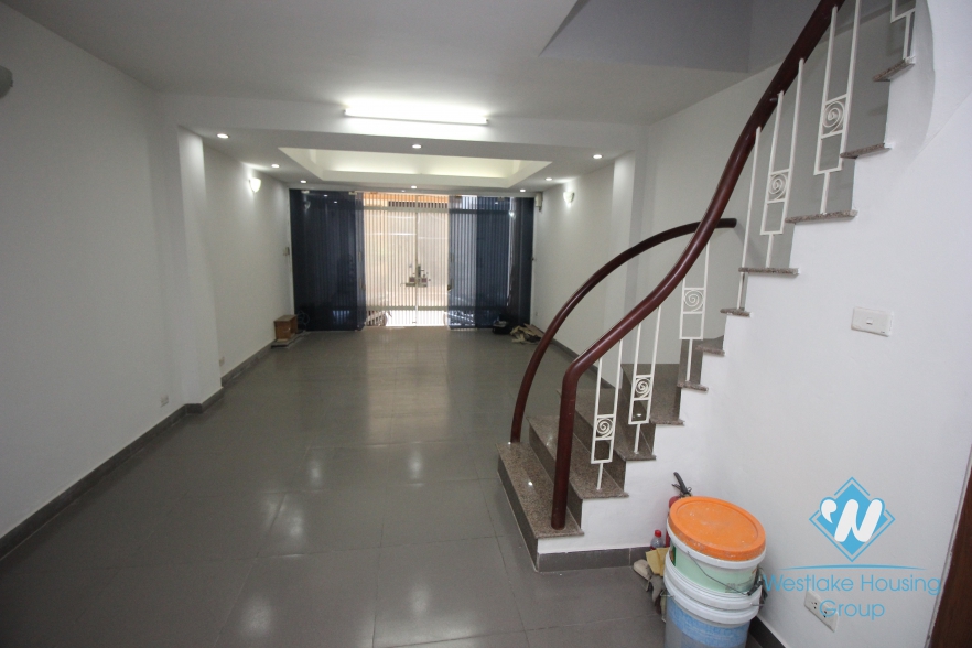 House with 8 floor for rent in Ba Dinh district, Ha Noi City