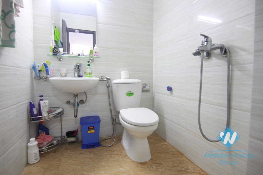 750 USD per month - A clean apartment for rent in 125 Hoang Ngan building, cau Giay district 