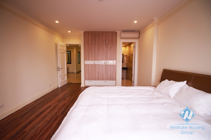 Cheap four bedrooms apartment for rent in Doi Can street, Ba Dinh district, Ha Noi