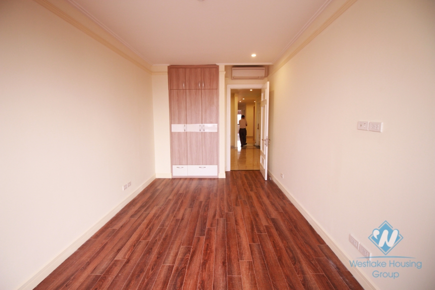 Cheap four bedrooms apartment for rent in Doi Can street, Ba Dinh district, Ha Noi