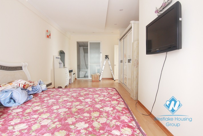 Three bedrooms for rent in Vuon Dao, Tay Ho     