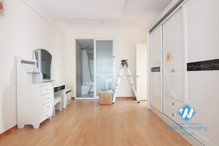 Three bedrooms for rent in Vuon Dao, Tay Ho     