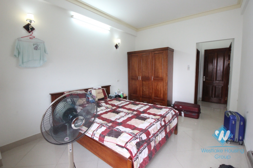6th floor 75m2 apartment in Cau Giay district is available to rent