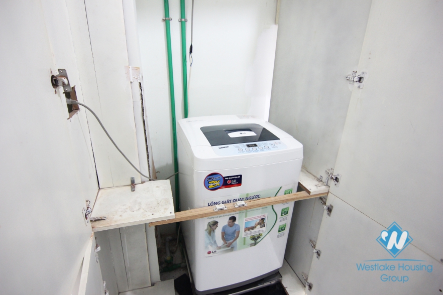 Cheap 02 bedrooms apartment for rent in Ba Dinh area 