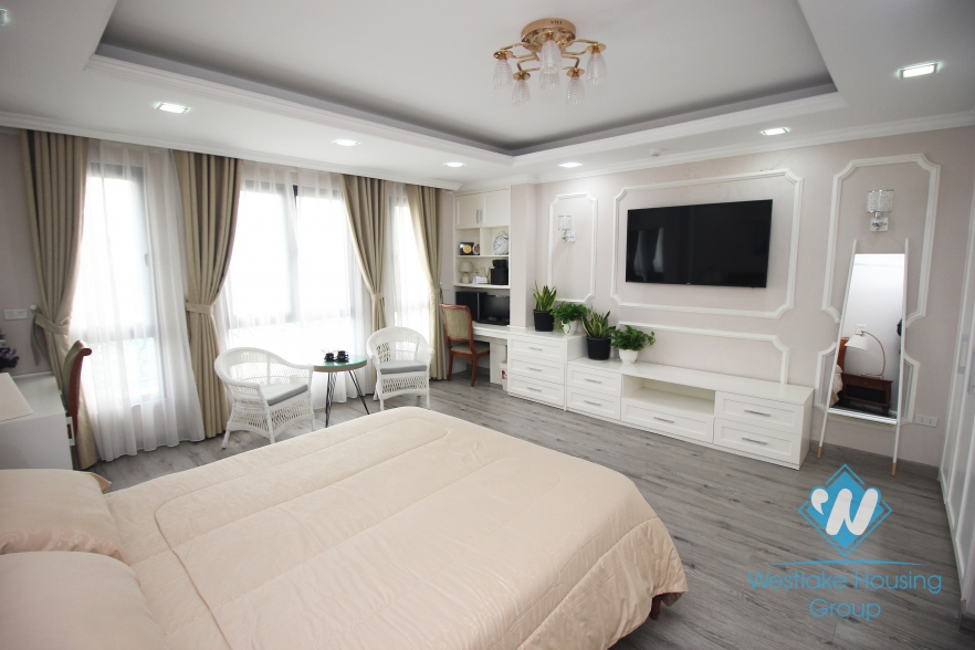Luxurious apartment for rent in Ba Dinh, near Lotte, Vincom Nguyen Chi Thanh
