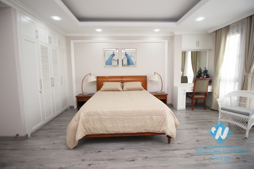 Luxurious apartment for rent in Ba Dinh, near Lotte, Vincom Nguyen Chi Thanh