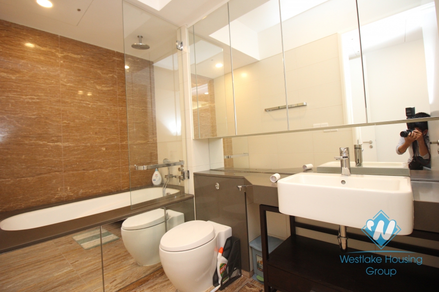 Nice three bedrooms apartment for rent in Indochina Tower