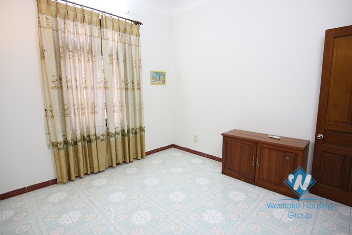 Garden house with car parking for rent in Tay Ho area 