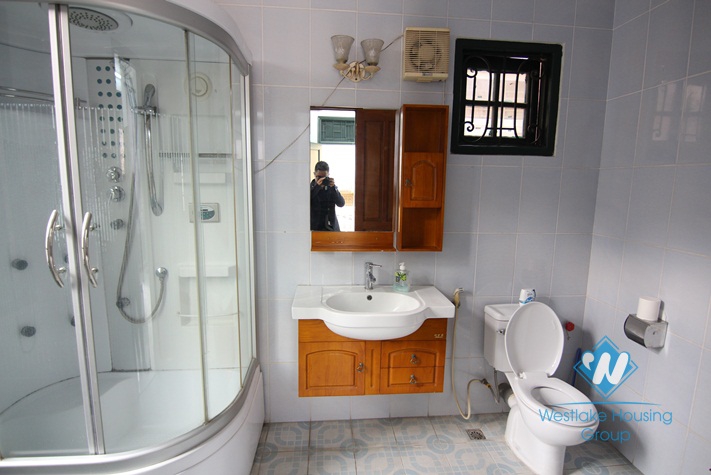 Garden house with car parking for rent in Tay Ho area 