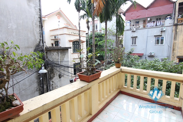 Garden house with car parking for rent in Tay Ho area 