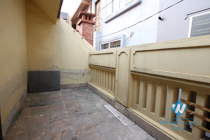 Garden house with car parking for rent in Tay Ho area 